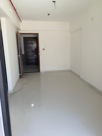 Shivesh Emerald Main Image 1