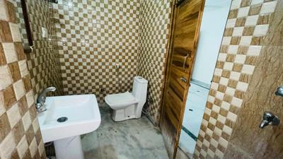 Image of 700 Sq.ft 2 BHK Apartment / Flat for rent in Nawada, New Delhi for Rs. 18000