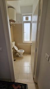 Bathroom Image of 2575 Sq.ft 4 BHK Apartment / Flat for rent in DLF The Primus, Sector 82A Gurgaon for Rs. 72000