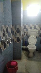 Bathroom Image of 550 Sq.ft 2 BHK Apartment / Flat for rent in Narkeldanga Kolkata for Rs. 14000
