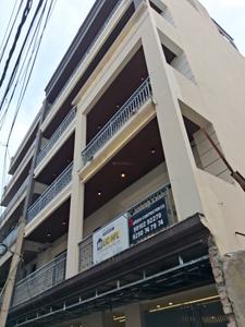 Building Image of 1800 Sq.ft 3 BHK Builder Floor for sale in Raja Garden New Delhi for Rs. 35100000