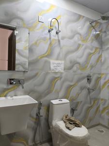 Common Bathroom Image of 1450 Sq.ft 4 BHK Apartment / Flat for sale in Chipiyana Buzurg Ghaziabad for Rs. 8100500