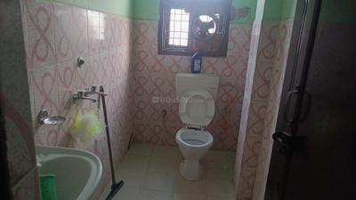 Bathroom Image of 600 Sq.ft 1 BHK Independent House for rent in Palam Vihar Extension Gurgaon for Rs. 9000