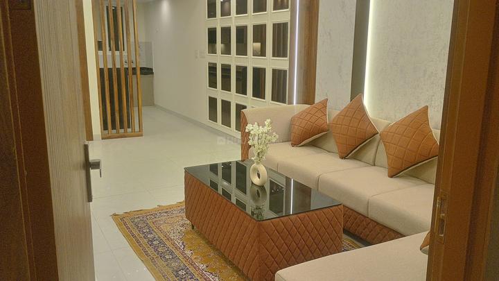 Opulent Arya Shine Main Image 1