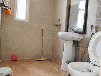 Bathroom Image of 1295 Sq.ft 2 BHK Apartment / Flat for rent in Paramount Symphony, Crossings Republik Ghaziabad for Rs. 18000