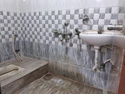 Bathroom Image of 750 Sq.ft 1 BHK Apartment / Flat for rent in Sri Shailaja Vihaar Apartment, Amberpet Hyderabad for Rs. 14000