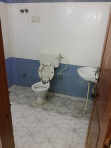 Bathroom Image of 1800 Sq.ft 3 BHK Independent House for rent in Sector 10A Gurgaon for Rs. 32000