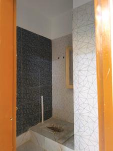 Common Bathroom Image of 750 Sq.ft 2 BHK Builder Floor for sale in DLF Ankur Vihar Ghaziabad for Rs. 2132020