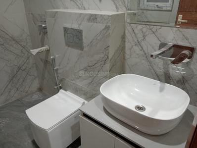 Bathroom Image of 2450 Sq.ft 4 BHK Apartment / Flat for sale in CGHS Friends Apartment, Sector 52 Gurgaon for Rs. 29000000