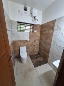 Bathroom Image of 1100 Sq.ft 2 BHK Apartment / Flat for rent in Perinthalmanna Malappuram for Rs. 25000