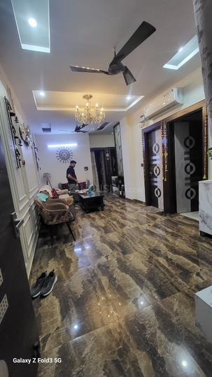 Beautifully maintained builder flat Main Image 1