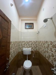 Bathroom Image of 850 Sq.ft 2 BHK Independent House for rent in Fazullaganj Lucknow for Rs. 10000