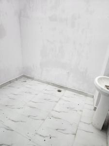 Bathroom Image of 1800 Sq.ft 5 BHK Independent House for sale in Indira Nagar Lucknow for Rs. 5200000