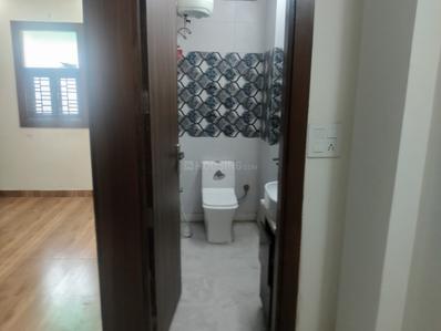Image of 1000 Sq.ft 2 BHK Builder Floor for rent in Preet Vihar, New Delhi for Rs. 25000