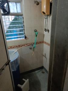 Bathroom Image of 480 Sq.ft 1 BHK Apartment / Flat for rent in Link View, Borivali West Mumbai for Rs. 30000