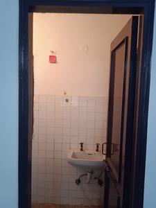 Image of 750 Sq.ft 2 BHK Apartment / Flat for rent in Patparganj, New Delhi for Rs. 32000