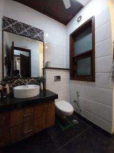 Bathroom Image of 1650 Sq.ft 3 BHK Builder Floor for sale in Palm Floor With Terrace Sushant Lok 1, Sector 43 Gurgaon for Rs. 26000000