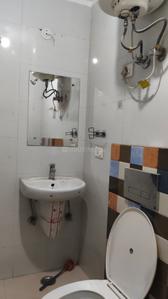 Bathroom Image of 1500 Sq.ft 2 BHK Apartment / Flat for rent in Saket New Delhi for Rs. 22000