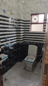 Bathroom Image of 450 Sq.ft 1 RK Apartment / Flat for rent in Sector 51 Noida for Rs. 18000