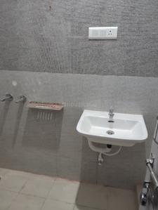 Bathroom Image of 1500 Sq.ft 2 BHK Builder Floor for rent in Vrindavan Yojana Lucknow for Rs. 15000