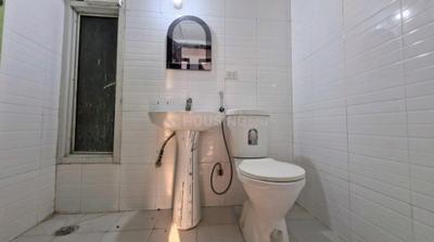 Bathroom Image of 1295 Sq.ft 3 BHK Apartment / Flat for rent in Supertech Cape Town, Sector 74 Noida for Rs. 29000