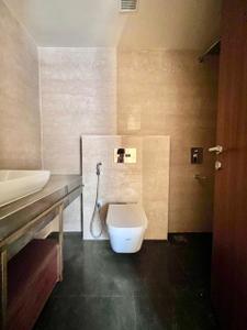 Bathroom Image of 1000 Sq.ft 2 BHK Apartment / Flat for sale in Lodha Sterling, Thane West Thane for Rs. 18999999