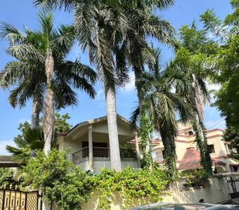 Image of 3960 Sq.ft 4 BHK Villa for sale in Thaltej, Ahmedabad for Rs. 75000000