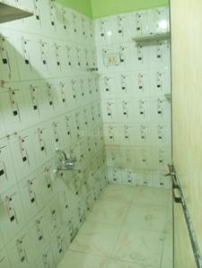 Bathroom Image of 750 Sq.ft 1 BHK Apartment / Flat for rent in Bavisa Faliya Silvassa for Rs. 8000
