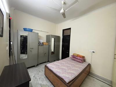 Bedroom Image of 950 Sq.ft 2 BHK Builder Floor for sale in Ramesh Nagar New Delhi for Rs. 11000000