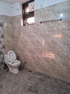 Bathroom Image of 1250 Sq.ft 2 BHK Builder Floor for rent in Gomti Nagar Lucknow for Rs. 20000