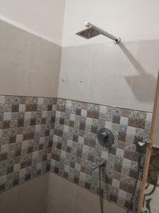 Bathroom Image of 2800 Sq.ft 5 BHK Villa for sale in Ansal Chiranjiv Vihar, Shastri Nagar Ghaziabad for Rs. 14500000