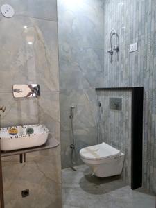 Common Bathroom Image of 878 Sq.ft 3 BHK Apartment / Flat for rent in Dwarka Mor New Delhi for Rs. 24000