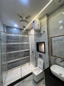 Bathroom Image of 720 Sq.ft 2 BHK Builder Floor for rent in Shalimar Bagh New Delhi for Rs. 38000