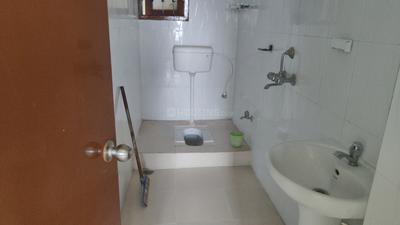 Bathroom Image of 1450 Sq.ft 3 BHK Apartment / Flat for rent in Rukanpura Patna for Rs. 18000