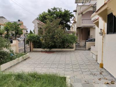 Playing Area Image of 1500 Sq.ft 4 BHK Independent House for rent in Chanakyapuri Ahmedabad for Rs. 40000