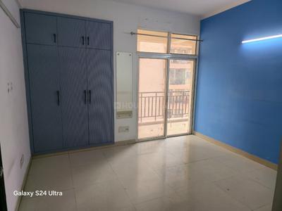 Bedroom Image of 1100 Sq.ft 2 BHK Apartment / Flat for rent in Paramount Symphony, Crossings Republik Ghaziabad for Rs. 20000