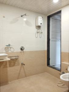 Bathroom Image of 2900 Sq.ft 5 BHK Apartment / Flat for rent in Bhagwati Imperia, Ulwe Navi Mumbai for Rs. 125000