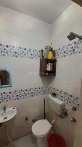 Bathroom Image of 800 Sq.ft 2 BHK Builder Floor for rent in Karol Bagh New Delhi for Rs. 36000
