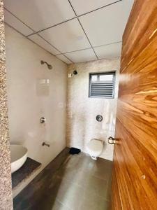 Bathroom Image of 1500 Sq.ft 3 BHK Apartment / Flat for rent in Ganesh Elegence, Bhadaj Ahmedabad for Rs. 18000