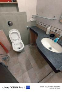 Bathroom Image of 1050 Sq.ft 2 BHK Apartment / Flat for rent in Shanti Kamal, Doctor Compound Mumbai for Rs. 96000