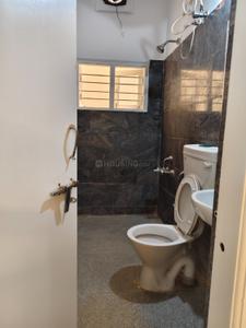 Bathroom Image of 1000 Sq.ft 2 BHK Apartment / Flat for rent in Halasuru Bengaluru for Rs. 45000