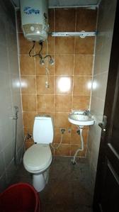 Bathroom Image of 1700 Sq.ft 3.5 BHK Apartment / Flat for sale in Saviour Greenisle, Crossings Republik Ghaziabad for Rs. 11000000