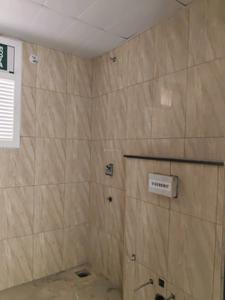Common Bathroom Image of 1005 Sq.ft 2 BHK Apartment / Flat for sale in Siruseri Chennai for Rs. 5500000