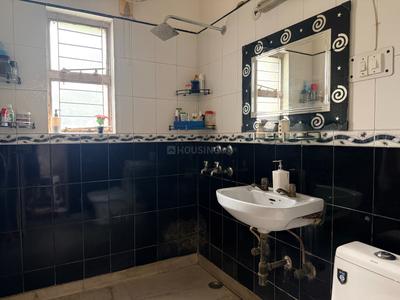 Bathroom Image of 1400 Sq.ft 3 BHK Apartment / Flat for sale in Jasola New Delhi for Rs. 36500000