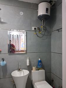 Common Bathroom Image of 300 Sq.ft 1 RK Builder Floor for rent in Patel Nagar New Delhi for Rs. 14500