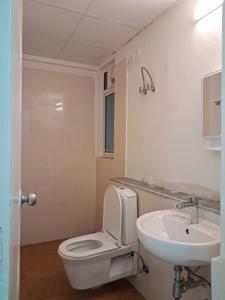 Common Bathroom Image of 1075 Sq.ft 2 BHK Apartment / Flat for sale in Jaypee Kosmos, Sector 134 Noida for Rs. 7700000