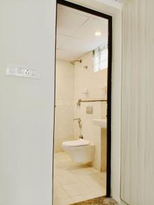 Bathroom Image of 900 Sq.ft 1 BHK Apartment / Flat for rent in Indira Nagar Bengaluru for Rs. 40000