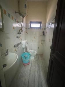 Bathroom Image of 650 Sq.ft 1 BHK Builder Floor for rent in Passi Nagar Ludhiana for Rs. 12500