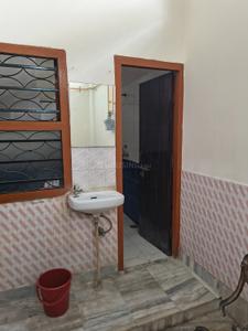 Bathroom Image of 1100 Sq.ft 1.5 BHK Builder Floor for rent in Basharatpur Gorakhpur for Rs. 15000