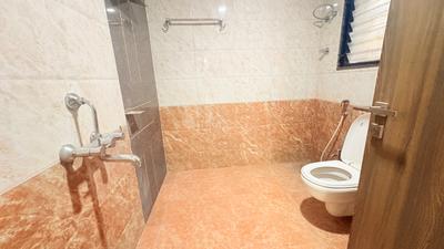 Bathroom Image of 1800 Sq.ft 3 BHK Apartment / Flat for rent in Anandvalli Nashik for Rs. 38000